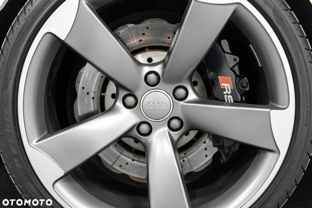 Audi RS4 Avant S tronic - 13