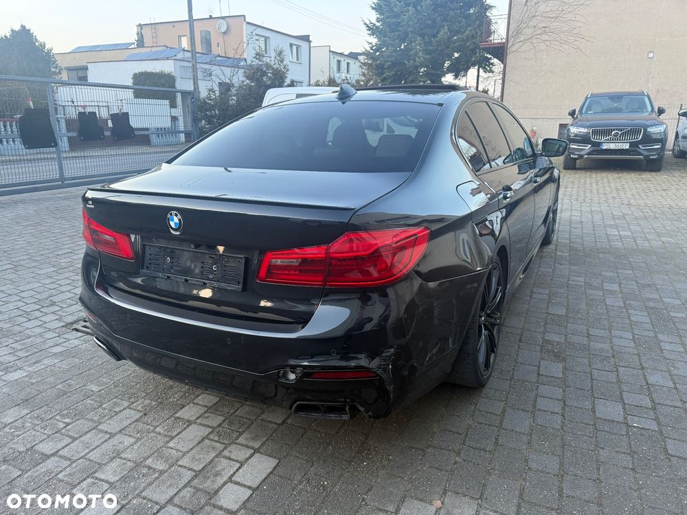 BMW Seria 5 M550i xDrive - 14