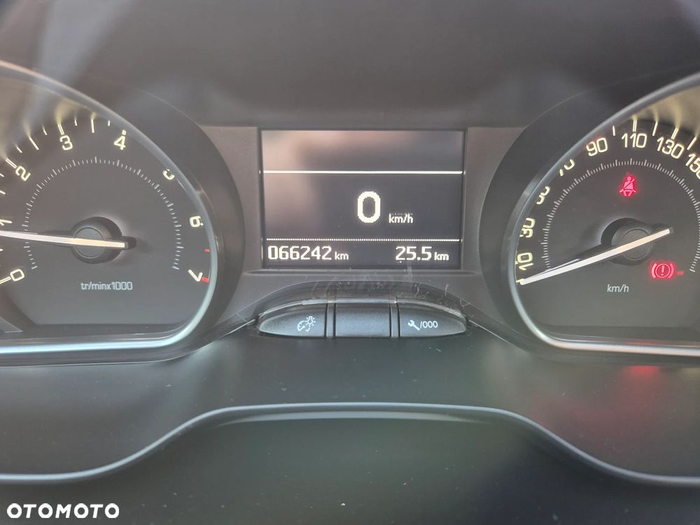 Peugeot 208 PureTech 82 Start & Stop Tech Edition - 16