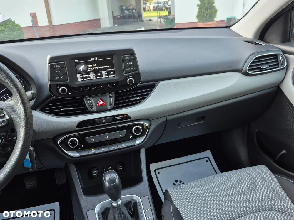 Hyundai i30 1.4 Family - 17