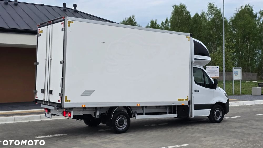 Mercedes-Benz SPRINTER 319 CDI 907 MAXI ❗️❗️ / AUTOMAT / ŁOPATKI / PODUSZKI PNEUMATYCZNE / KONTENER 10EP JEGGER / FULL OPCJA  / LEDY / XENON / WEBASTO / KONTENER MEBLOWY / RAMA / LAWETA / SALON POLSKA ❗❗ - 17