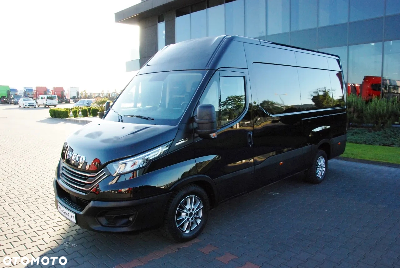 Iveco DAILY 35-180 /  BLASZAK / 2022 ROK /  HI-MATIC / Full opcja / CZARNY METALIK /  SPROWADZONY / PO KONTRAKCIE SERWISOWYM - 4