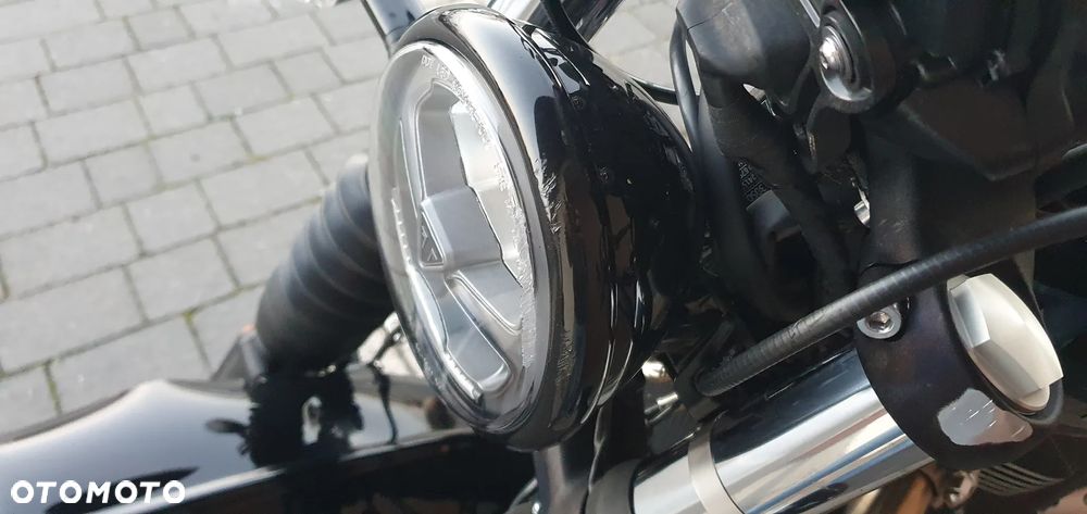 Triumph Bonneville Bobber - 8