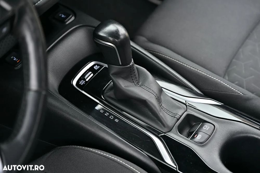 Toyota Corolla 1.8 Hybrid Business Edition - 11