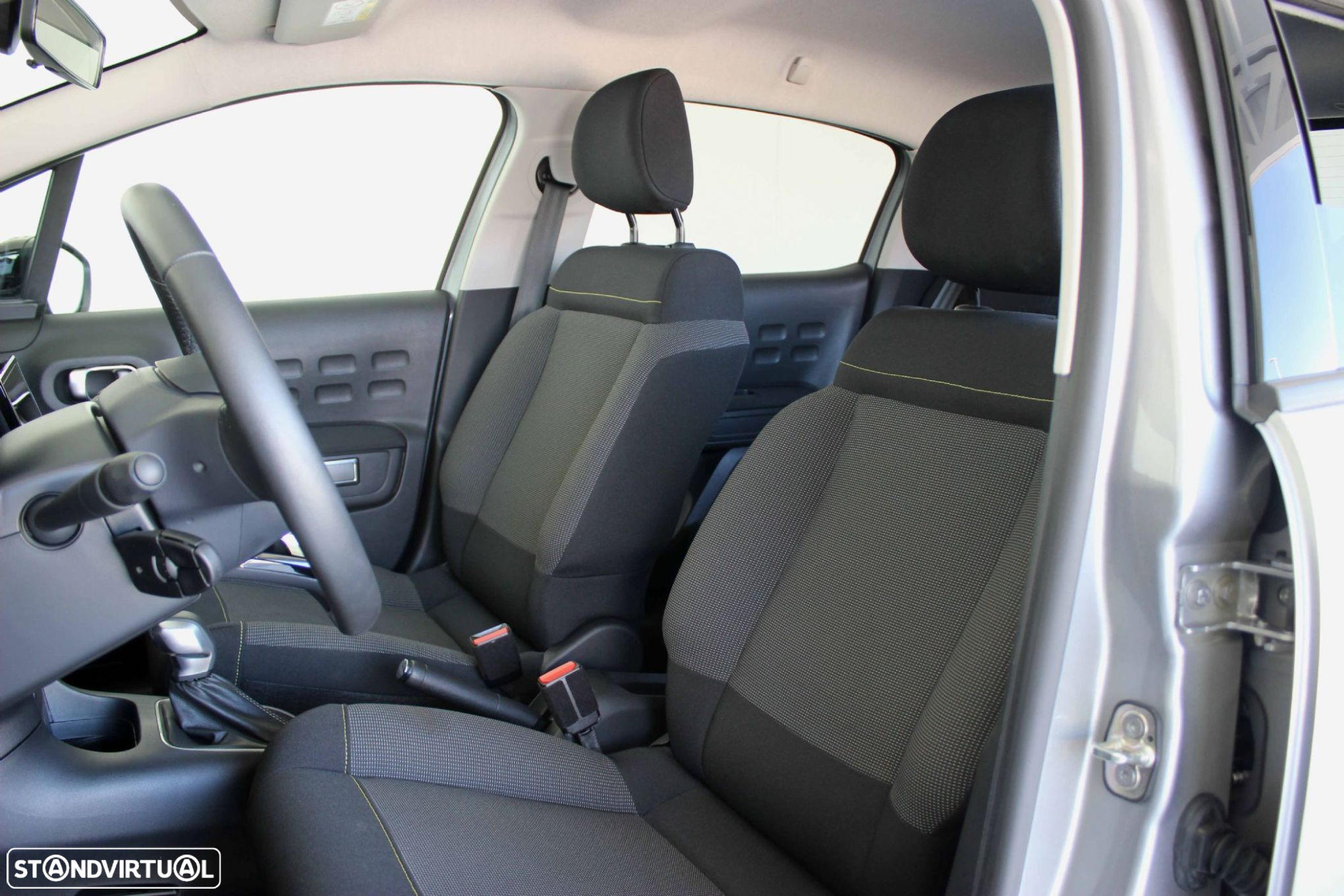 Citroën C3 1.2 PureTech Shine Pack EAT6 - 31