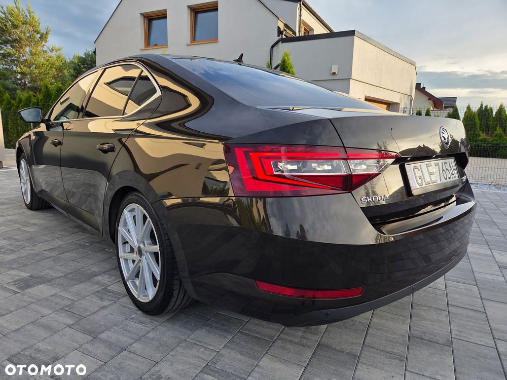 Skoda Superb 2.0 TDI DSG Premium Edition - 16