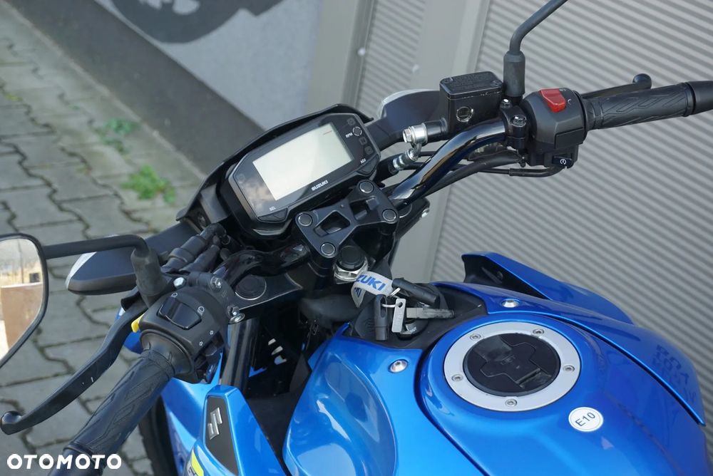 Suzuki GSX - 6