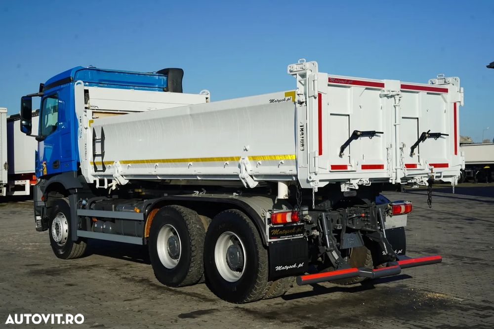 Mercedes-Benz AROCS 3336 / 6x4 / BASCULABILĂ PE 3 PĂRȚI - 5,2 M / 2x OBOANE LATERALE CU ACȚIONARE HIDRAULICĂ / CUTIE DE VITEZE AUTOMATĂ / EURO 6 - 15