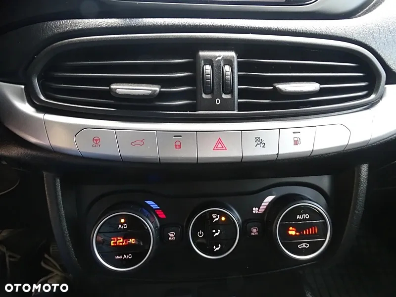 Fiat Tipo 1.4 T-Jet 16v Lounge EU6d - 28