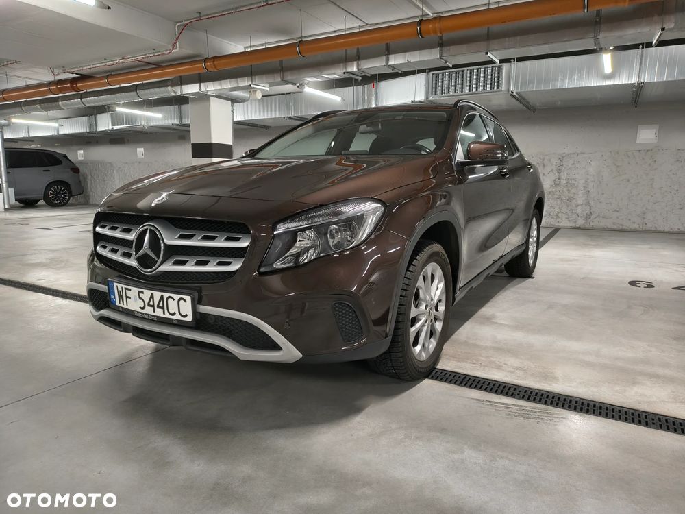 Mercedes-Benz GLA 180 - 1