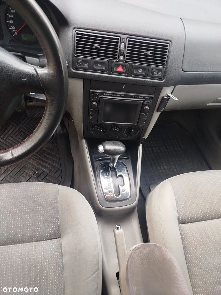 Volkswagen Golf - 6