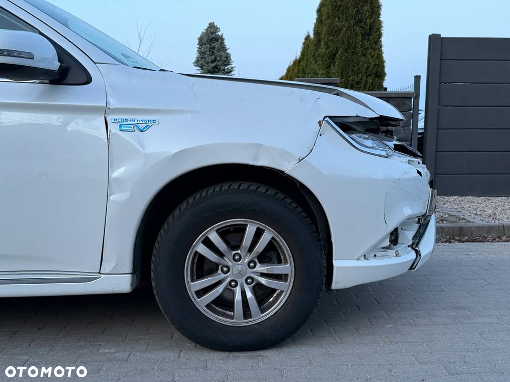 Mitsubishi Outlander Intense + - 26