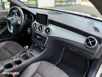 Mercedes-Benz CLA 180 - 30