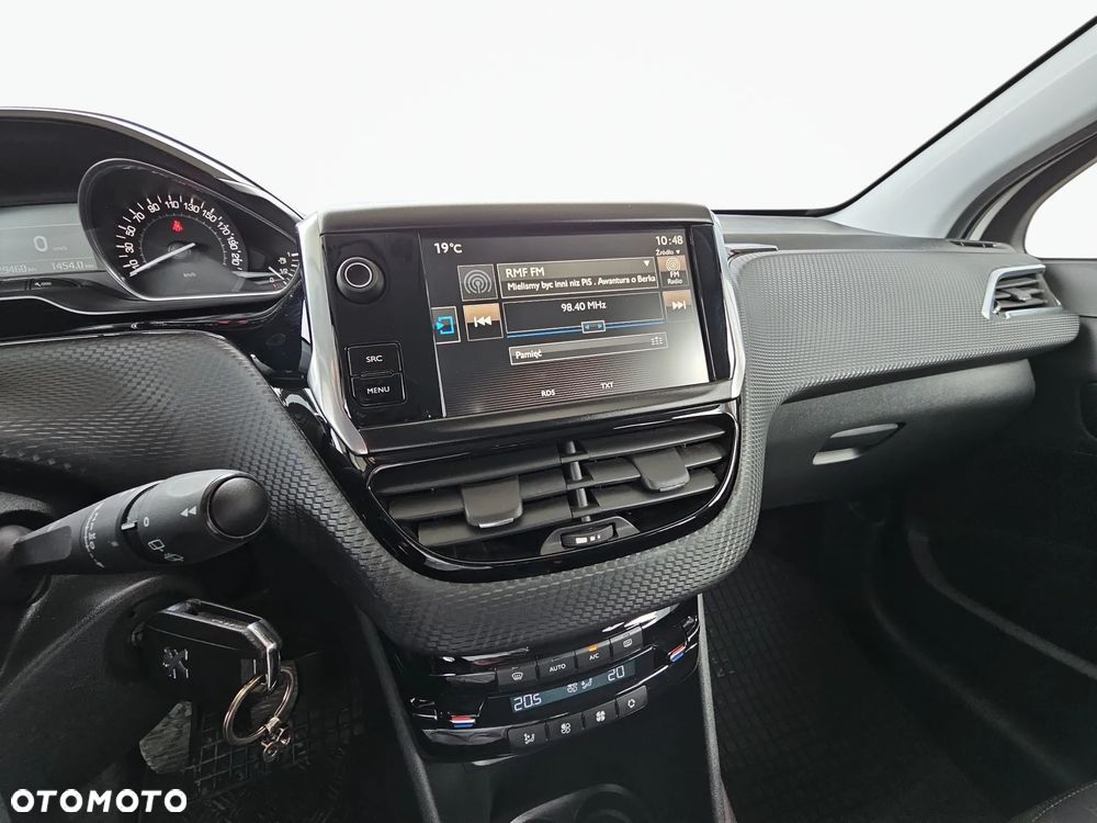Peugeot 2008 1.2 Pure Tech Allure S&S - 23