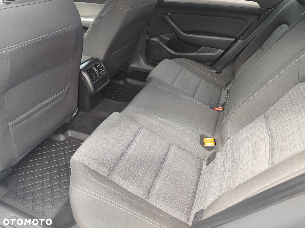 Volkswagen Passat 2.0 TDI EVO Business - 14