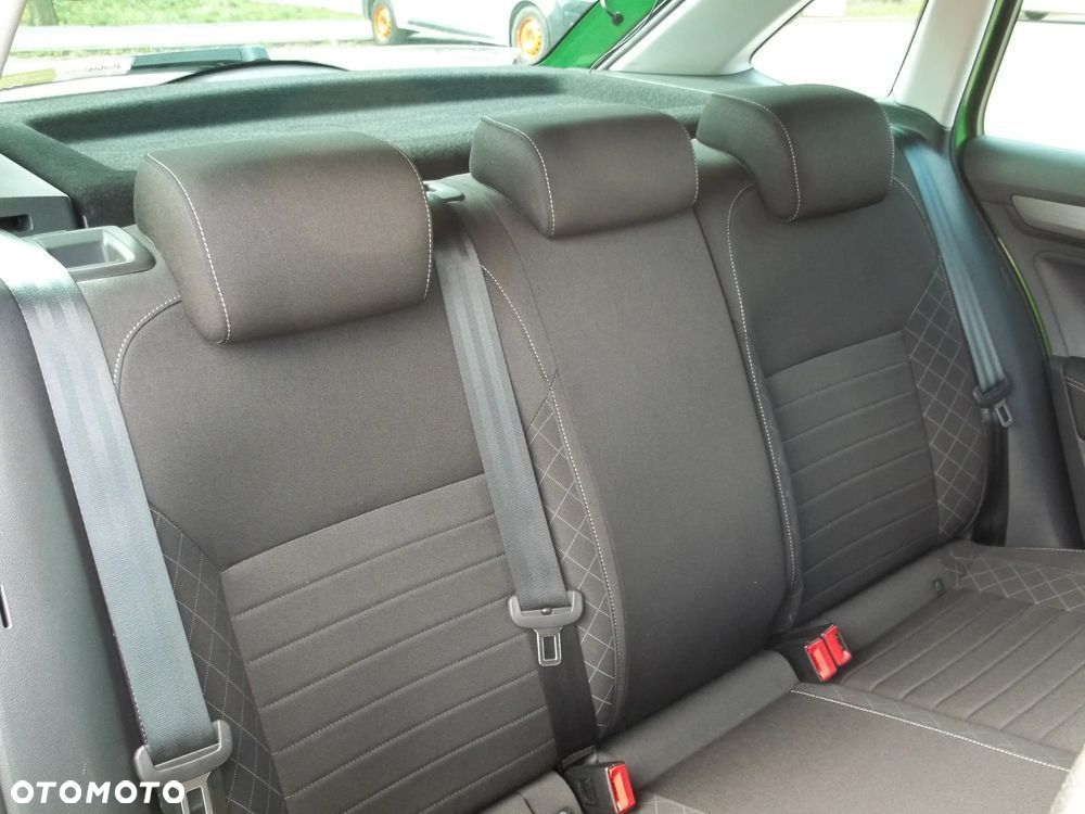 Skoda RAPID Spb 1.0 TSI Style - 17