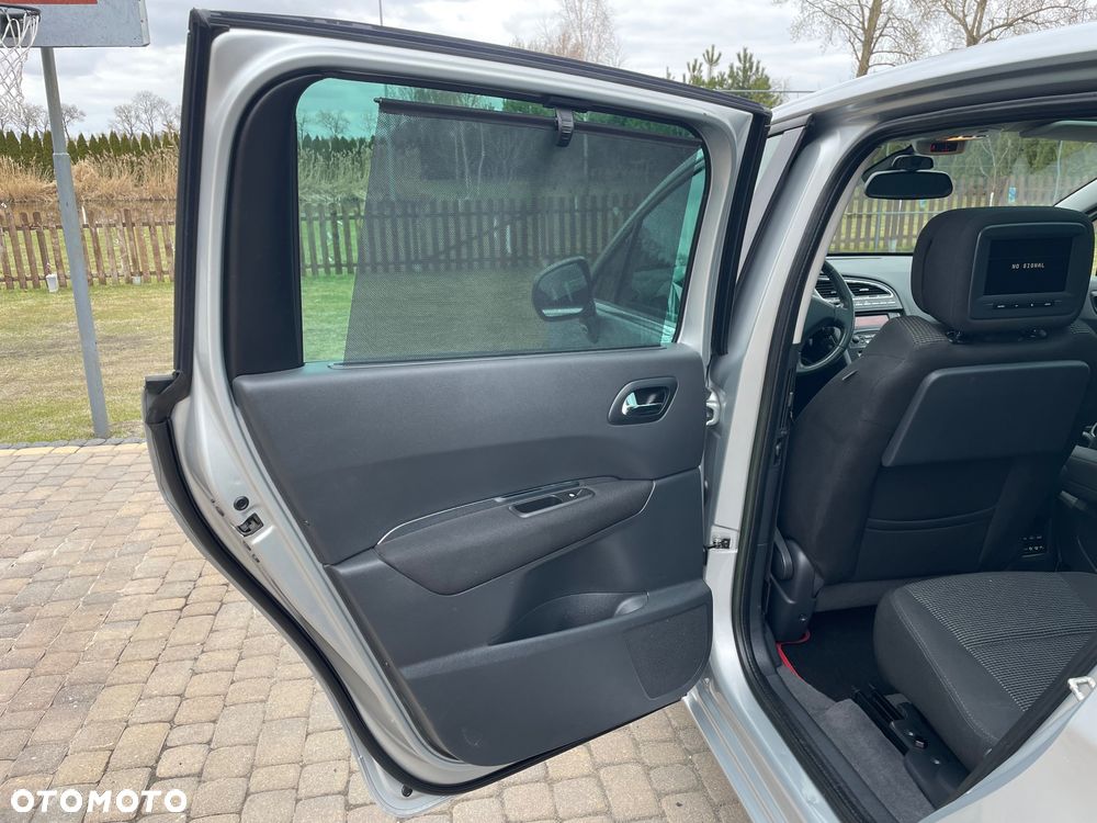 Peugeot 5008 HDI FAP 150 Family Plus - 23