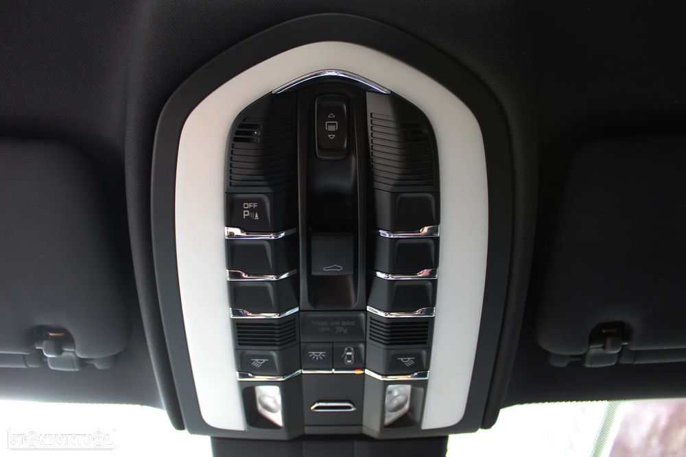 Porsche Cayenne Platinum Edition - 48
