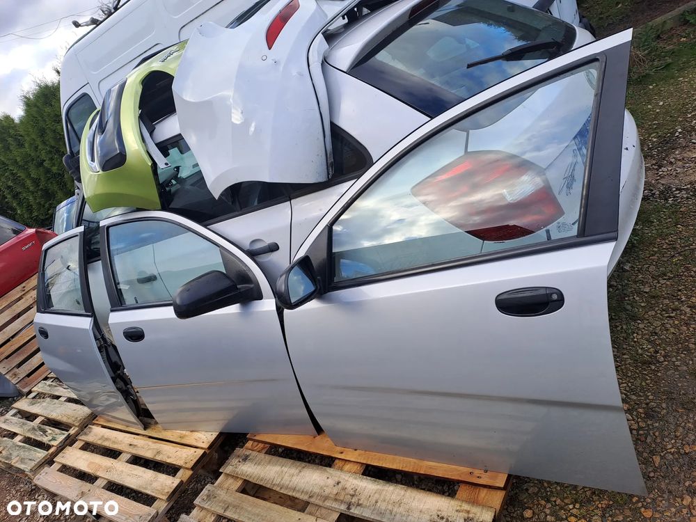 Chevrolet Aveo T250 HB 5D drzwi klapa bagażnika zderzak kod lakieru 92U - 1