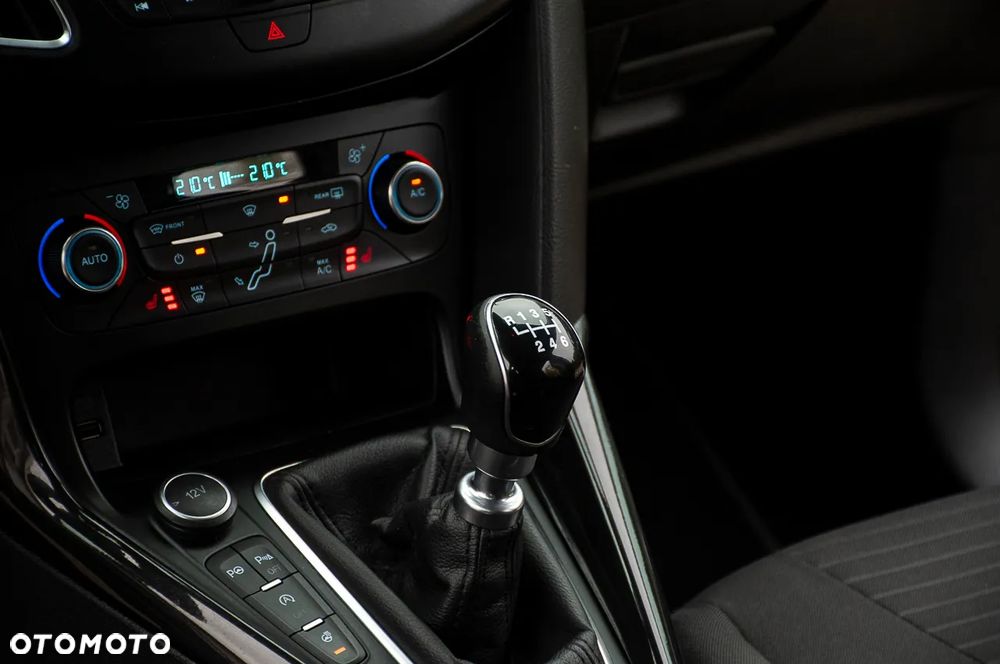 Ford Focus 1.5 EcoBoost Titanium ASS - 34