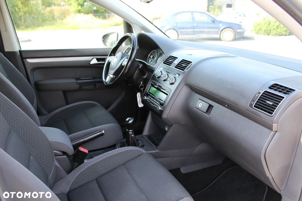 Volkswagen Touran 1.6 TDI DPF BlueMot Comfortline - 18