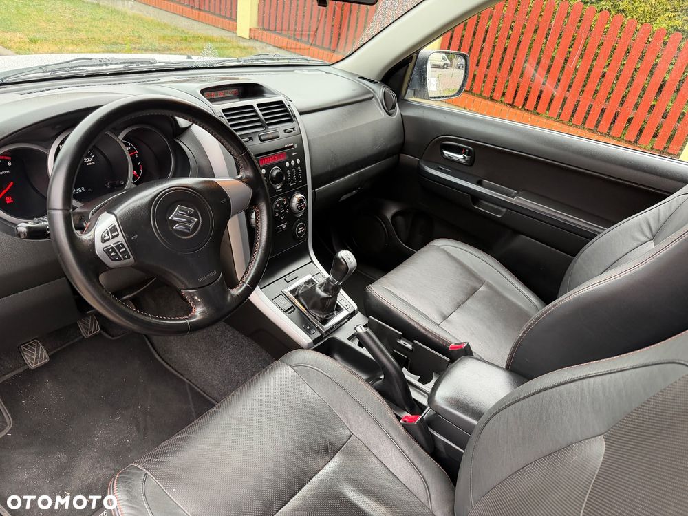 Suzuki Grand Vitara 1.6 Black&White - 25
