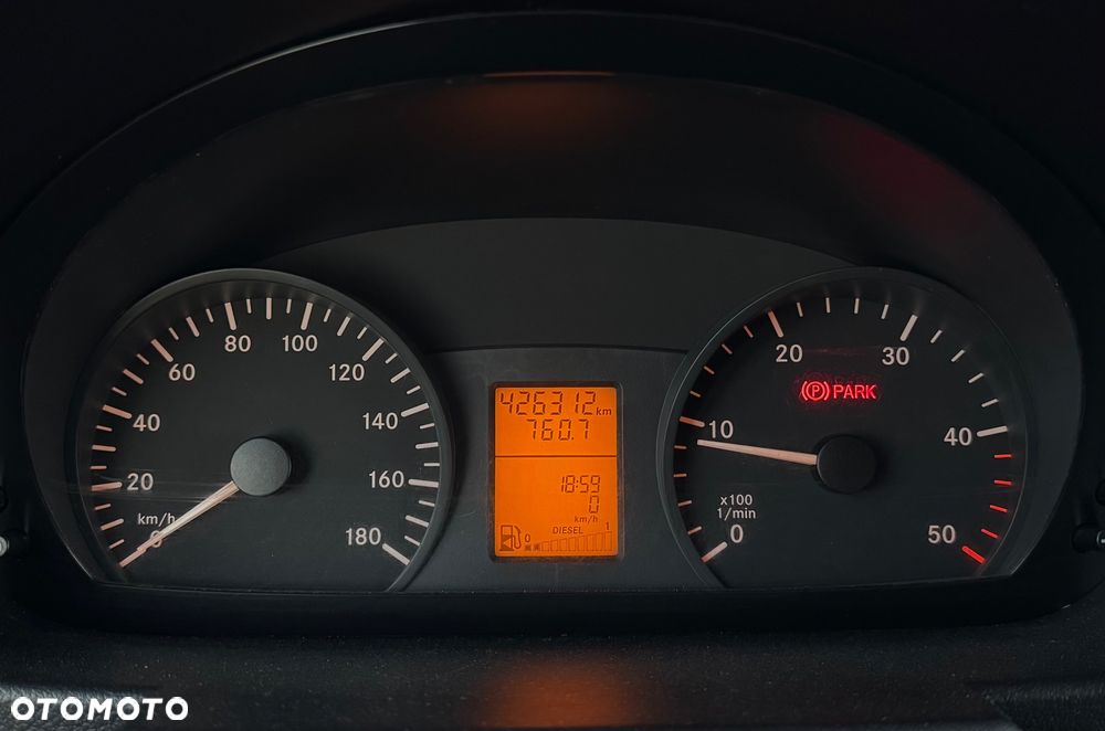 Mercedes-Benz Sprinter - 15