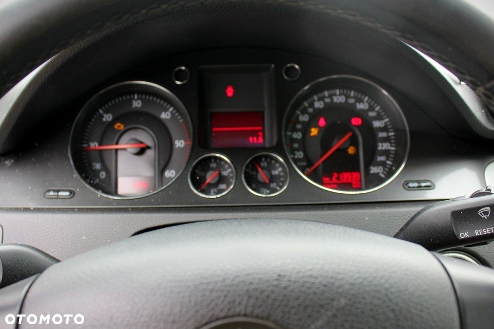 VW Passat B6 2005 2.0TDI BKP Kombi (MASKA, ZDERZAK, LAMPA, BŁOTNIK, DRZWI, SZYBA, FOTEL) - 7