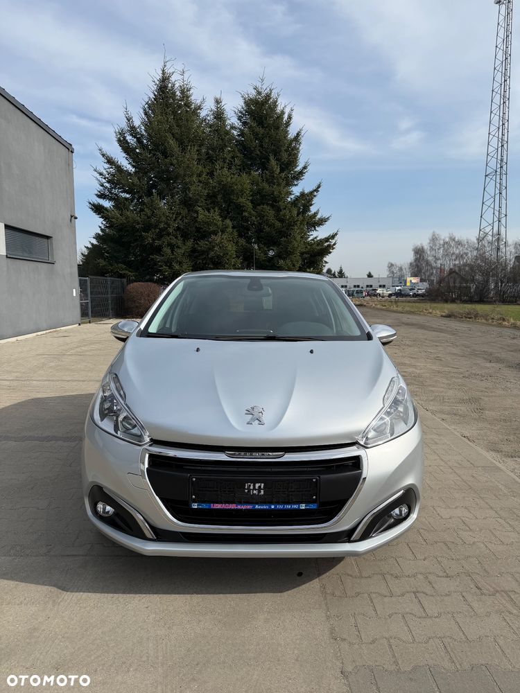 Peugeot 208 - 1