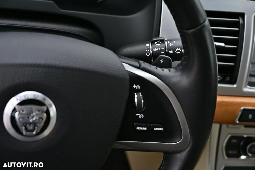 Jaguar XF 2.2 Diesel - 35