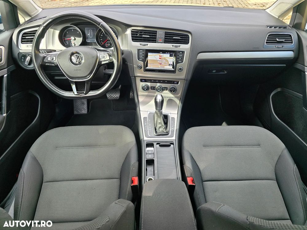 Volkswagen Golf - 8