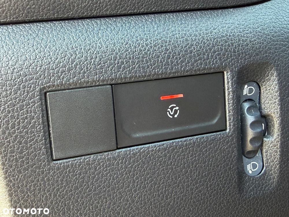 Renault MASTER L2H2 VAN Extended Grip przystosowany fabrycznie do jazdy po grząskim terenie, Mocny silnik 2.3dci 150KM Wzmocniony DMC:3.5t Ładowność 1361kg, Klimatronic, Fotel PNEUMATYCZNY, Kamera cofania, Parktroniki, Minibar, Tempomat, MP3, Bluetooth, USB, Lustro Wide View, Zawiasy drzwi 270', Zabudowa ładowni z instalacją DEFA 230V pod Serwis lub Warsztat, Nowe opony zimowe! - 12