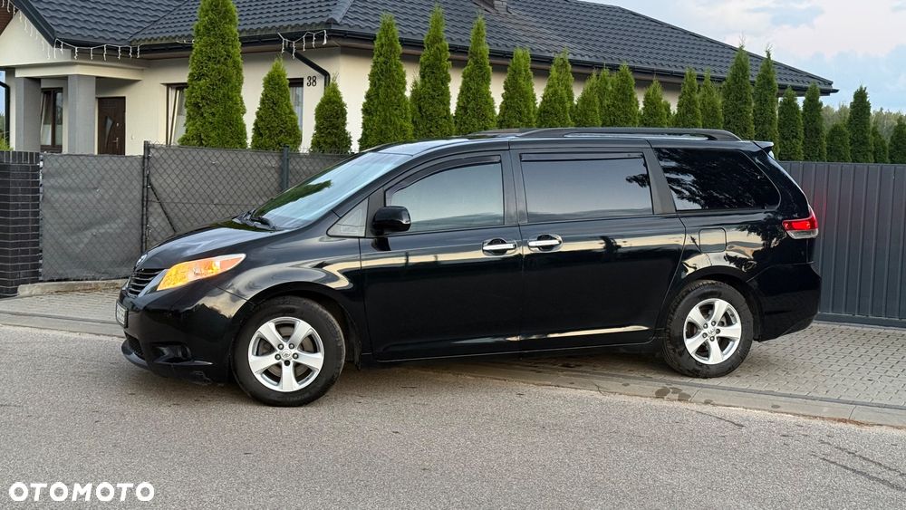 Toyota Sienna 3.5 V6 - 8