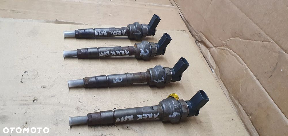 Wtrysk wtryskiwacz wtryskiwacze wtryski paliwa komplet BMW I E81 E87 2.0D 7798446 - 3