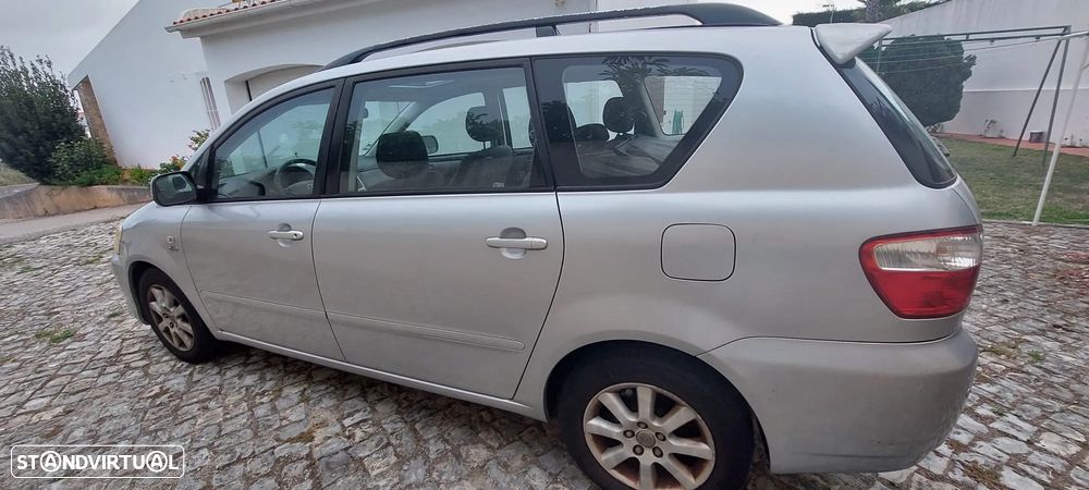 Toyota Avensis Verso - 2