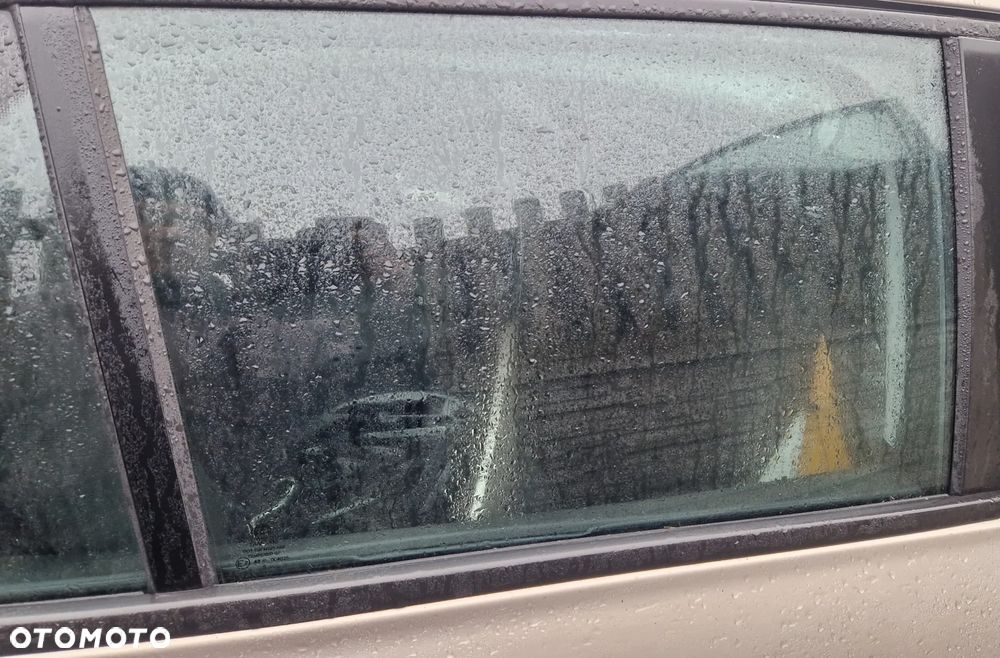 FIAT TIPO II KOMBI 2015- SZYBA DRZWI PRAWY TYŁ - 1