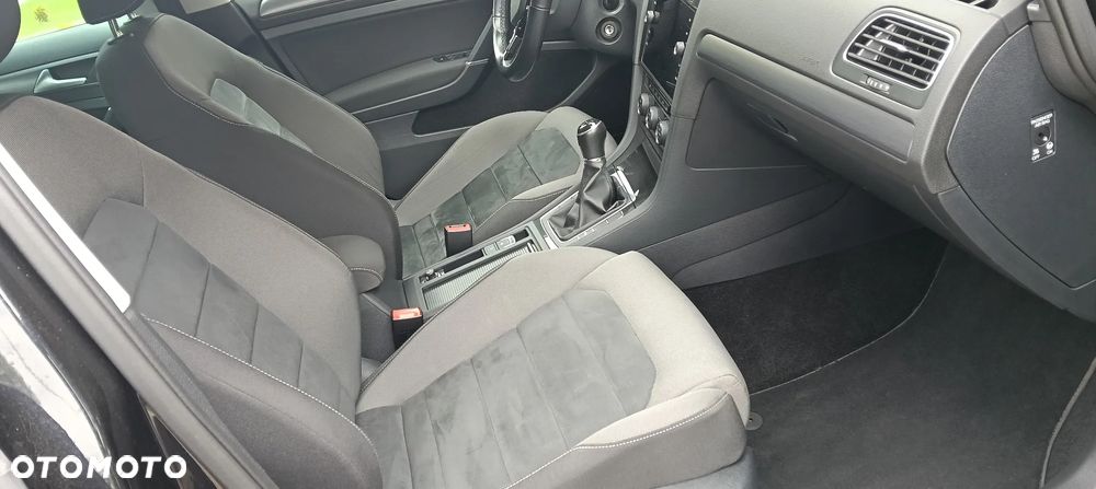 Volkswagen Golf - 22