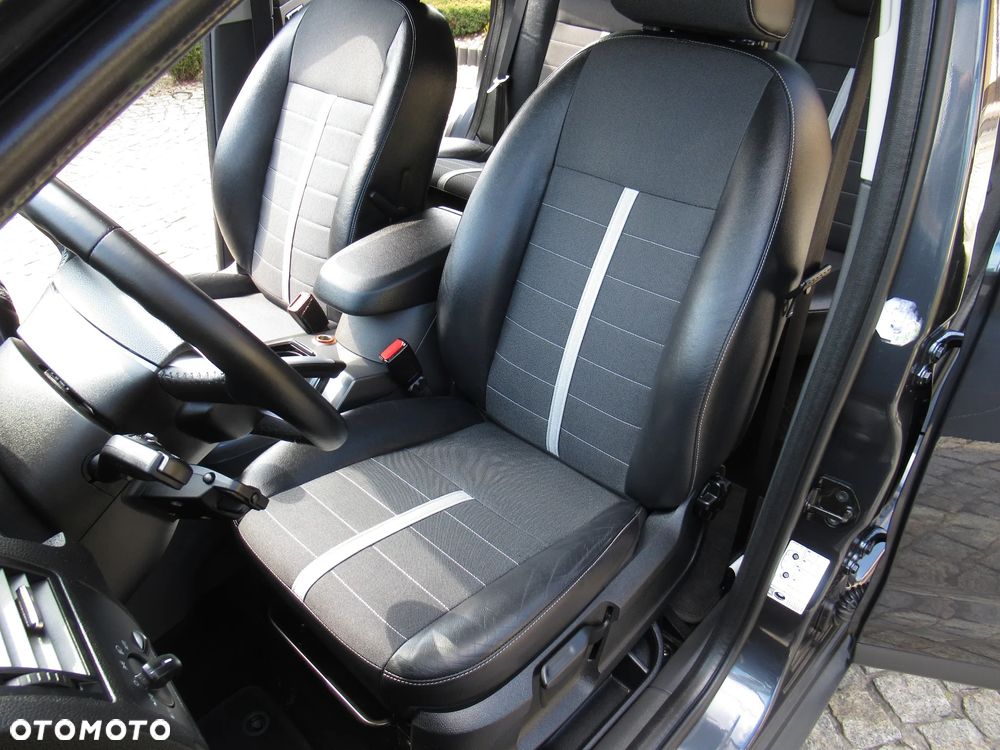 Ford Kuga 2.0 TDCi 2x4 Titanium - 26