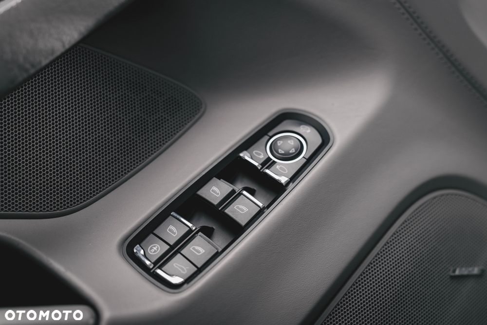 Porsche Panamera 4S - 23