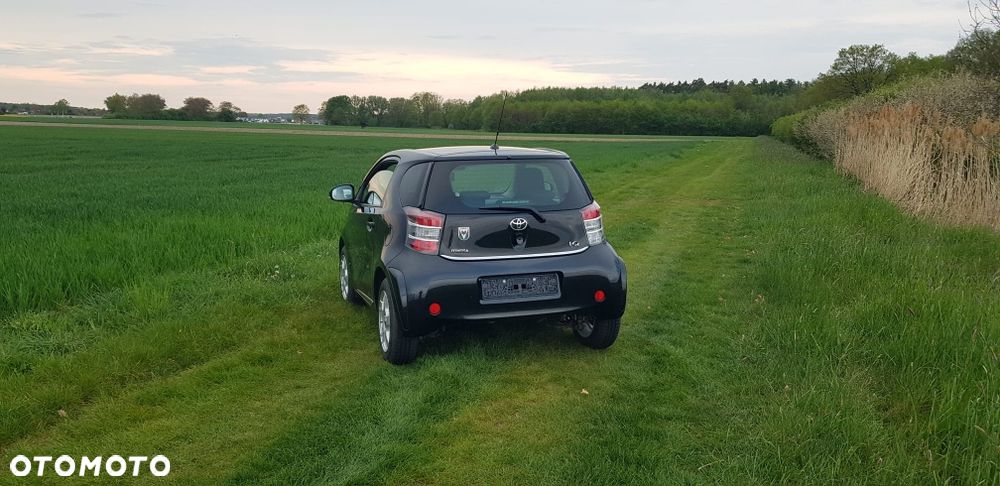 Toyota iQ - 4