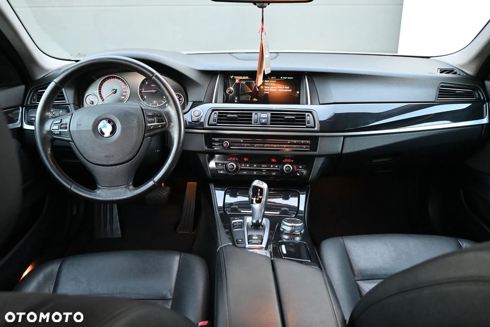 BMW Seria 5 525d - 16