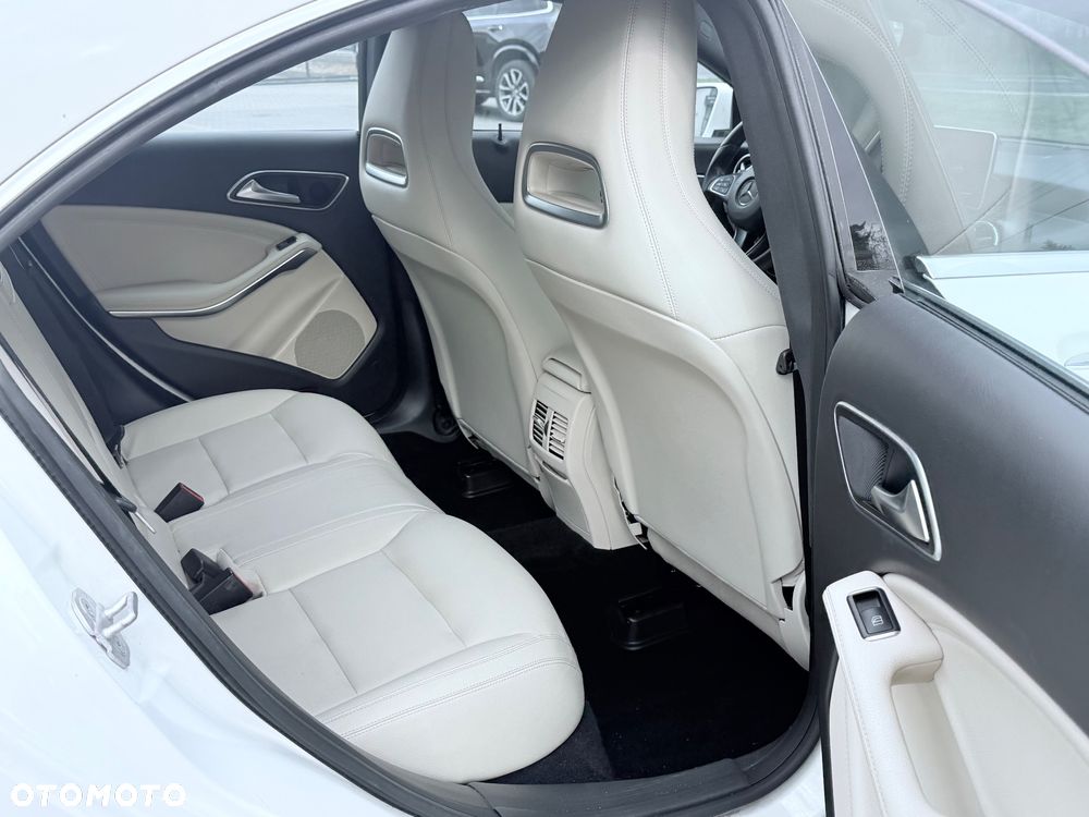 Mercedes-Benz CLA - 16