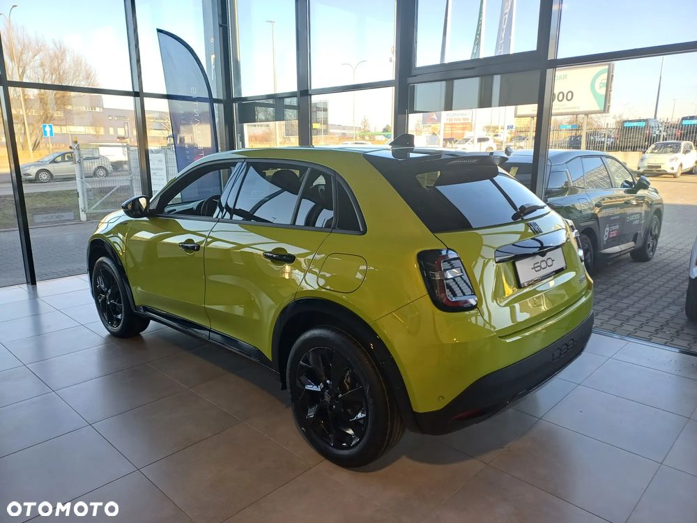 Fiat 600 1.2 Turbo Sport eDCT - 4