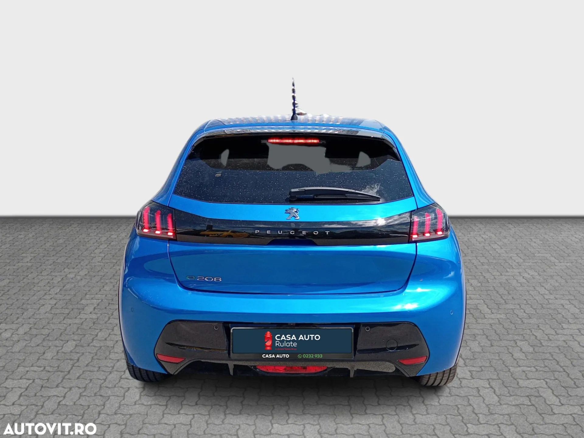 Peugeot 208 - 8