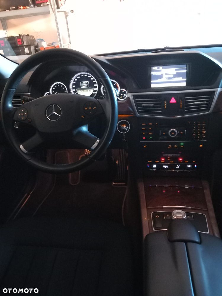 Mercedes-Benz Klasa E 200 BlueTEC 7G-TRONIC Elegance - 11