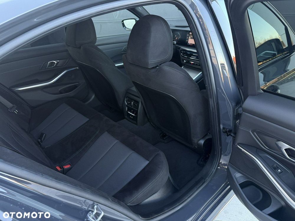 BMW Seria 3 320d xDrive M Sport - 39