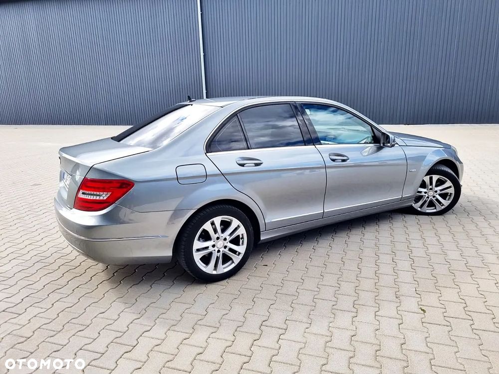 Mercedes-Benz Klasa C 180 BlueEFFICIENCY Elegance - 8