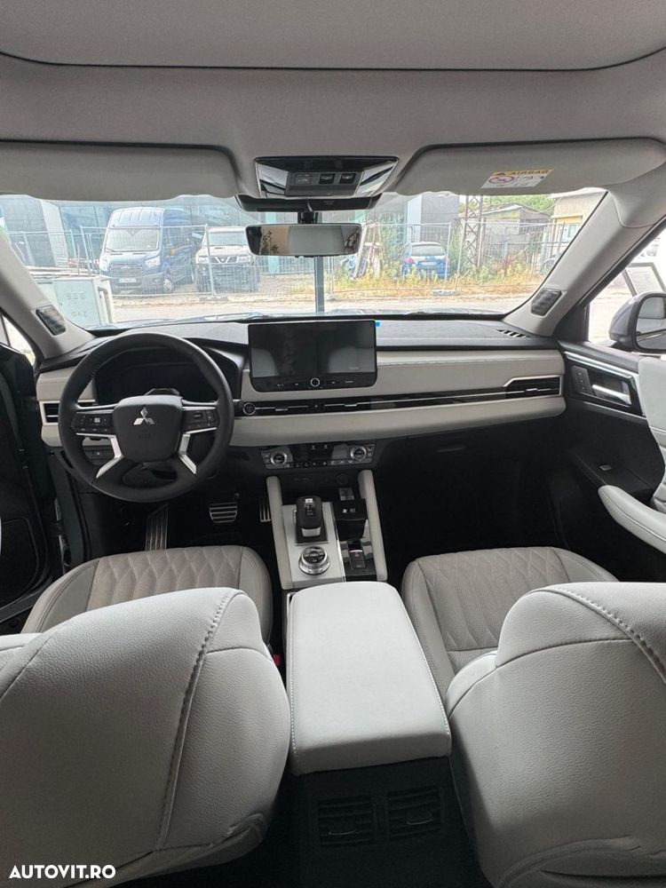 Mitsubishi Outlander - 21