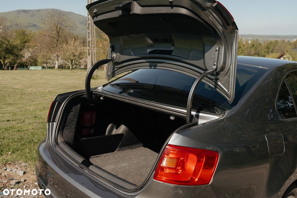 Volkswagen Jetta 1.6 TDI BMT Comfortline - 9