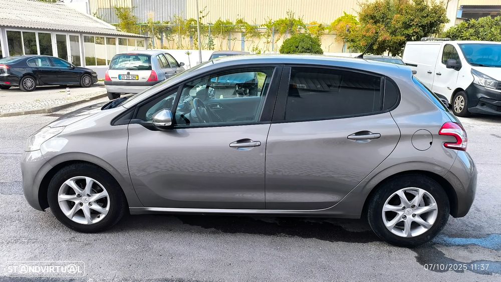 Peugeot 208 1.4 HDi SE Style - 12